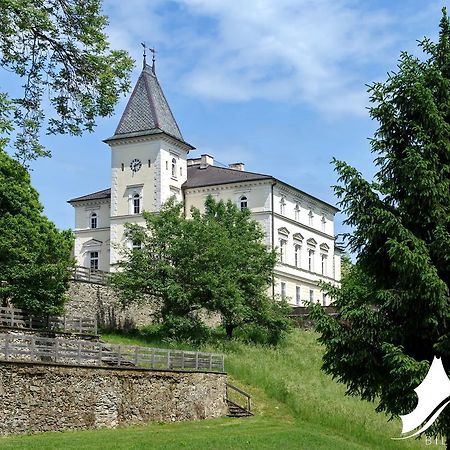 Bildungshaus Schloss Krastowitz Hotel Klagenfurt am Woerthersee Exterior foto