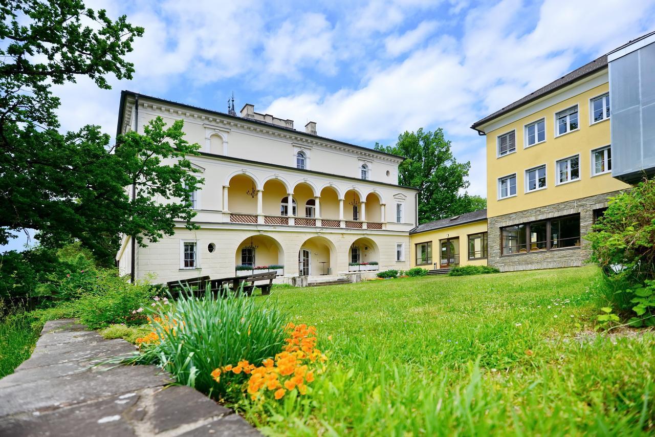 Bildungshaus Schloss Krastowitz Hotel Klagenfurt am Woerthersee Exterior foto