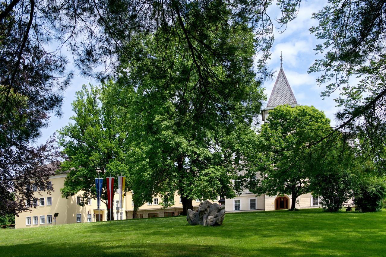 Bildungshaus Schloss Krastowitz Hotel Klagenfurt am Woerthersee Exterior foto